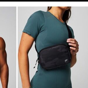 GREEN FABLETICS BELT BAG WORN 1 TIME CURRENTLY ON THEIR SITE FOR $30